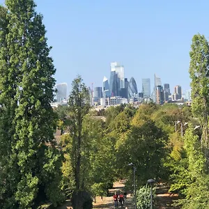 Double With Private Bathroom In A 2-bedrooms House Homestay London